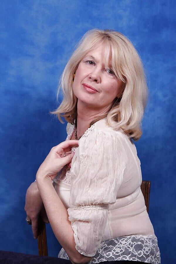 Jolie blonde mature du Royaume-Uni