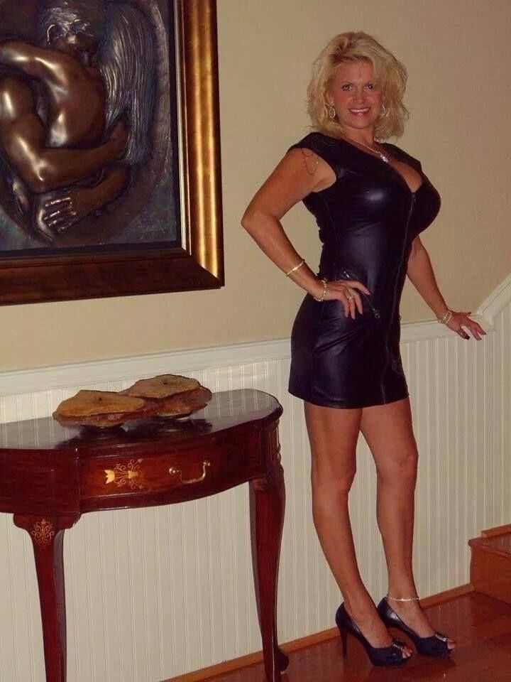 blonde MILF laiteuse