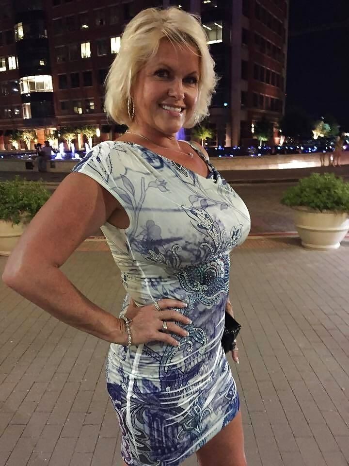 blonde MILF laiteuse