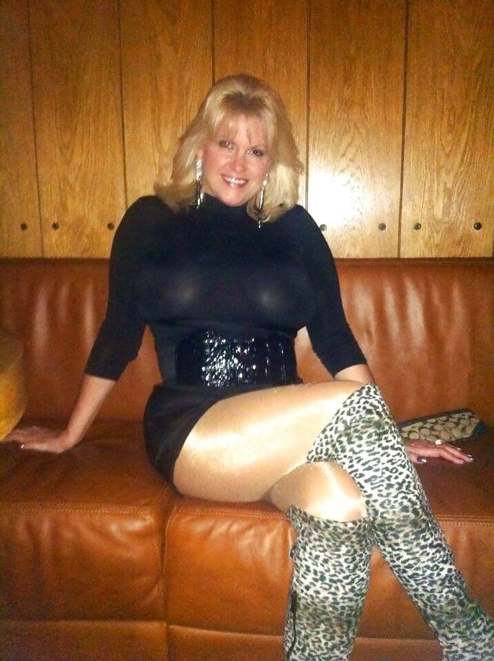 blonde MILF laiteuse