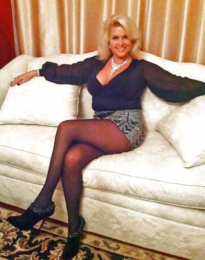 blonde MILF laiteuse