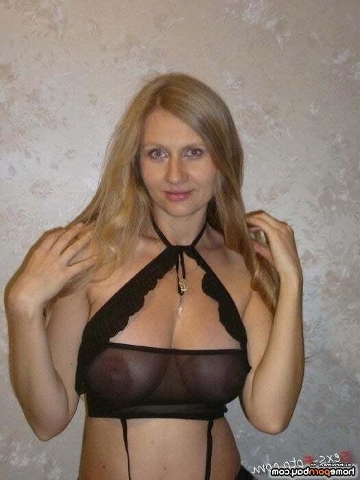 MILF blonde aux gros seins photos privées faites maison Super Seins