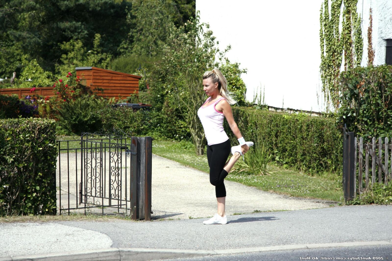 Saffy Busty Mature British Blonde Beauty Goes for a Run