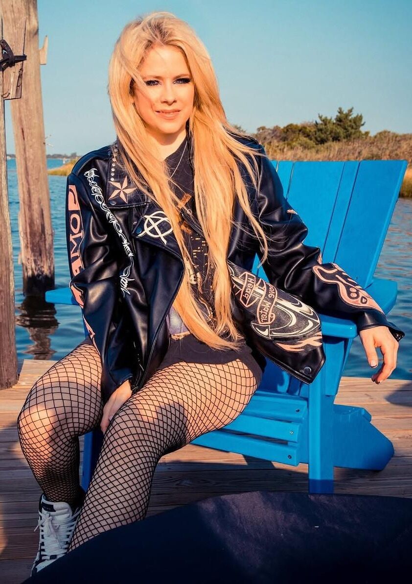 Avril Lavigne.