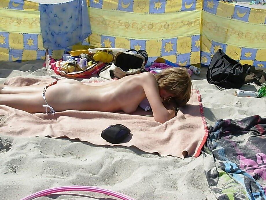 Joven rubia de vacaciones