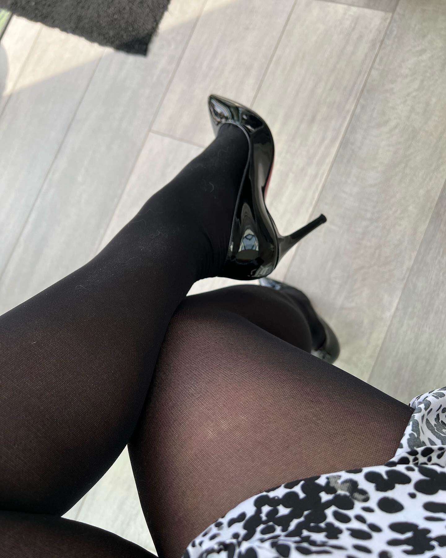 Emma porte des collants