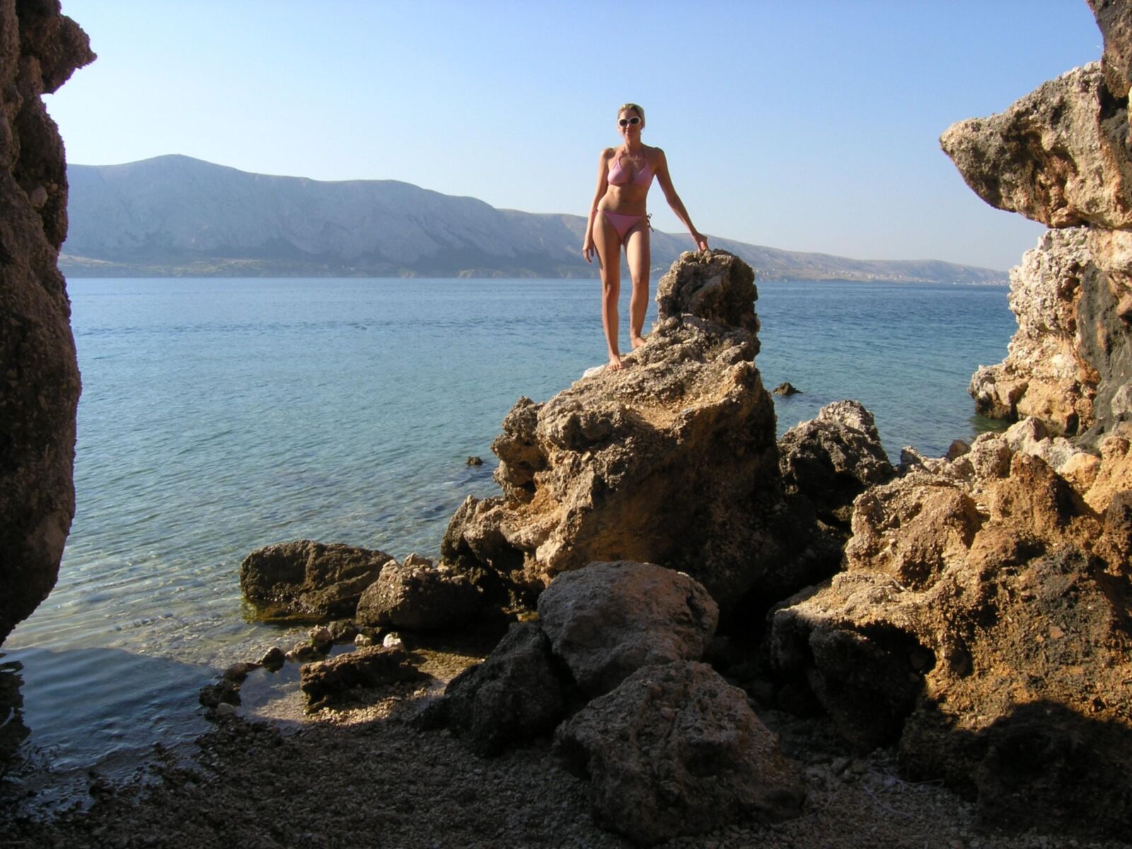 Novia eslovena nudista en la playa