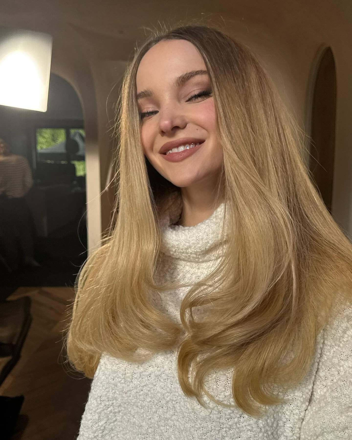 Dove Cameron verschiedene