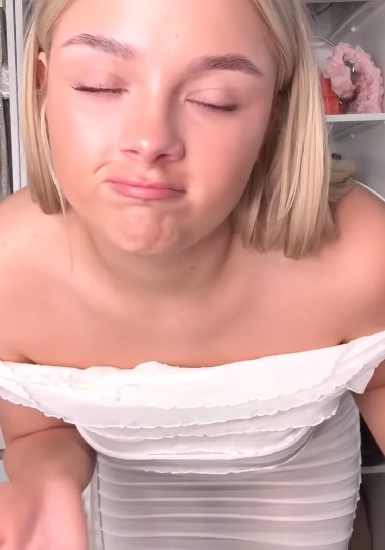 Brooke YouTuber downblouse