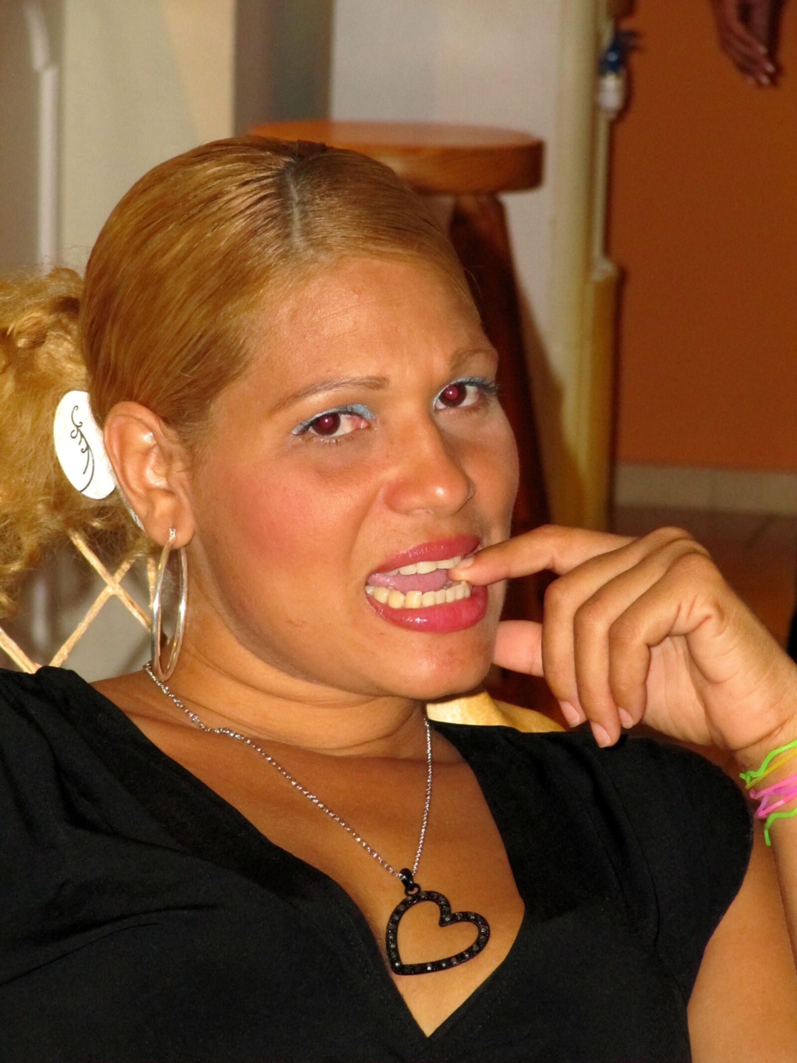 Versaute blonde latina milf