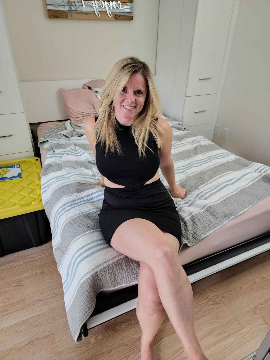 Blonde MILF 