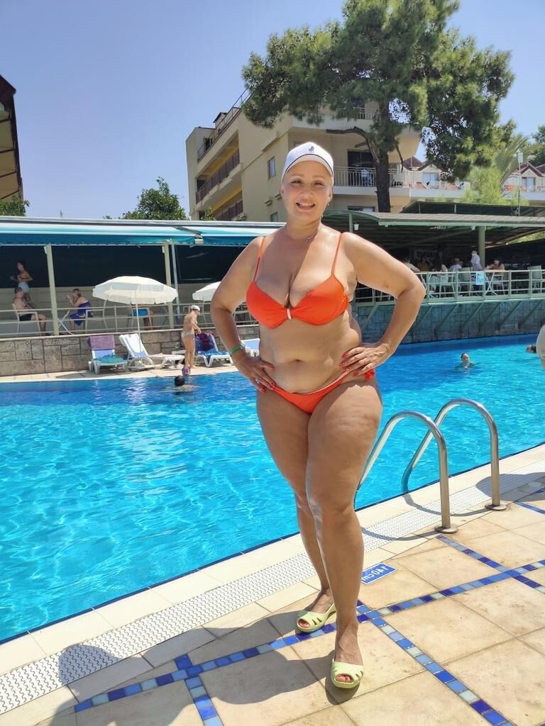 GORGEOUS THICK RUSSIAN BIG TIT MILF