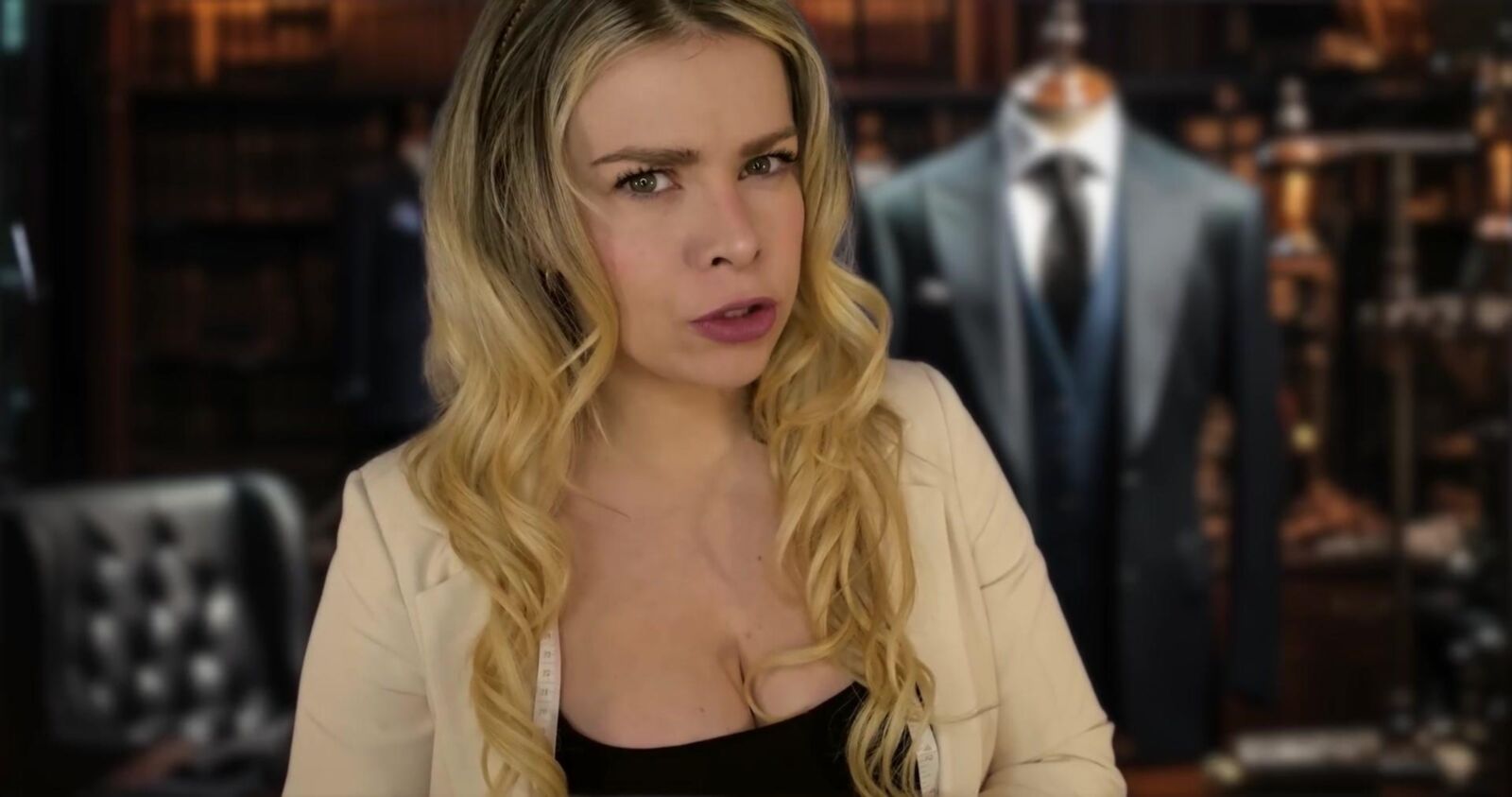 Scottish Murmurs ASMR Private Suit ajusté Lauren Woods