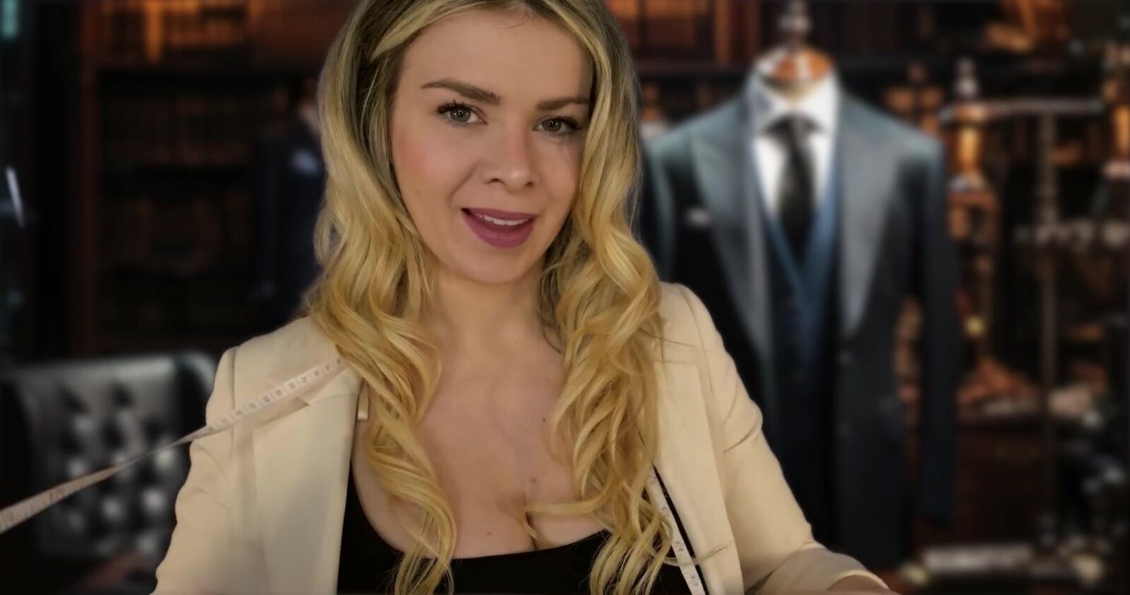 Scottish Murmurs ASMR Private Suit ajusté Lauren Woods