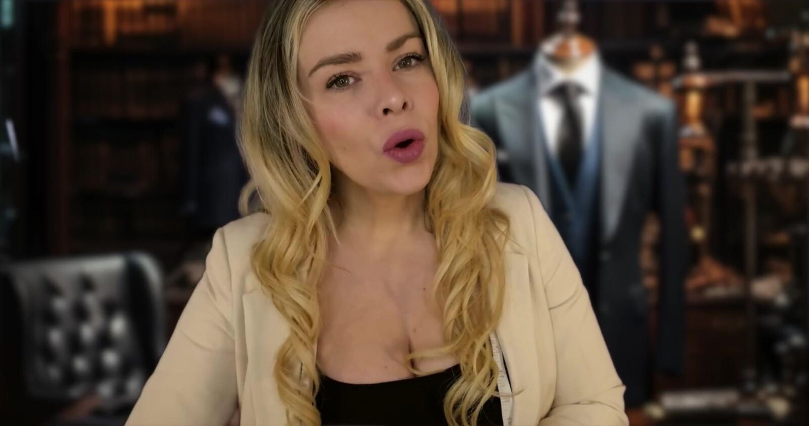 Scottish Murmurs ASMR Private Suit ajusté Lauren Woods