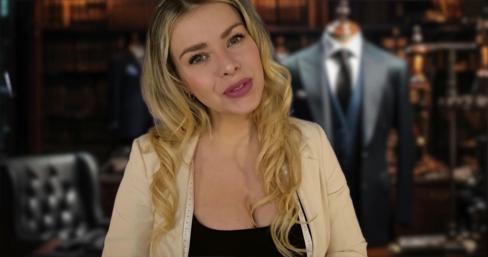 Scottish Murmurs ASMR Private Suit ajusté Lauren Woods