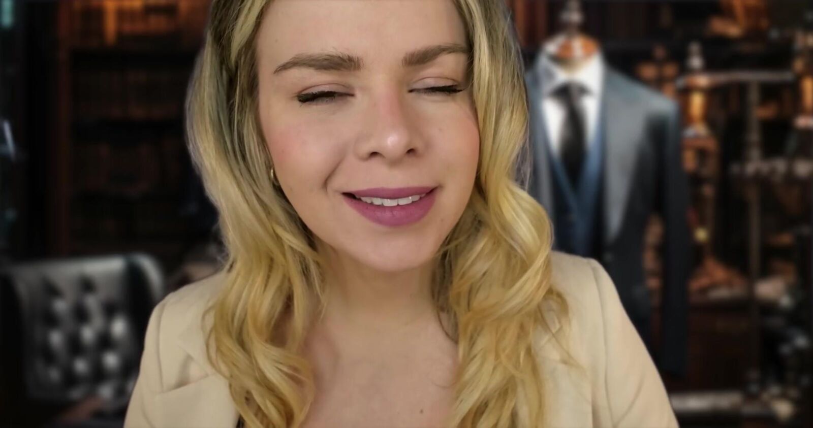 Scottish Murmurs ASMR Private Suit ajusté Lauren Woods