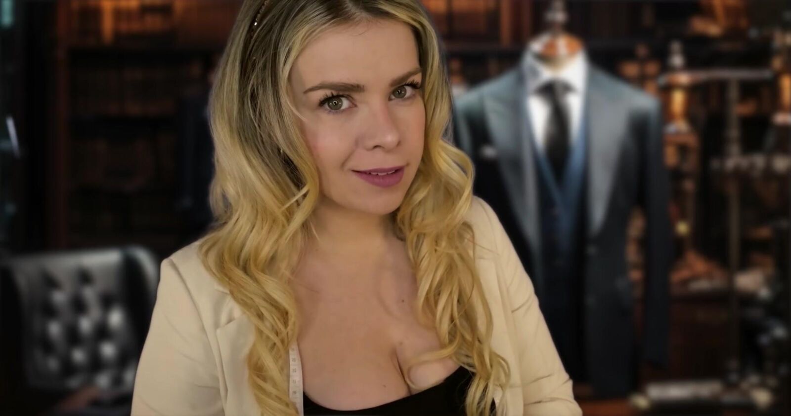 Scottish Murmurs ASMR Private Suit ajusté Lauren Woods