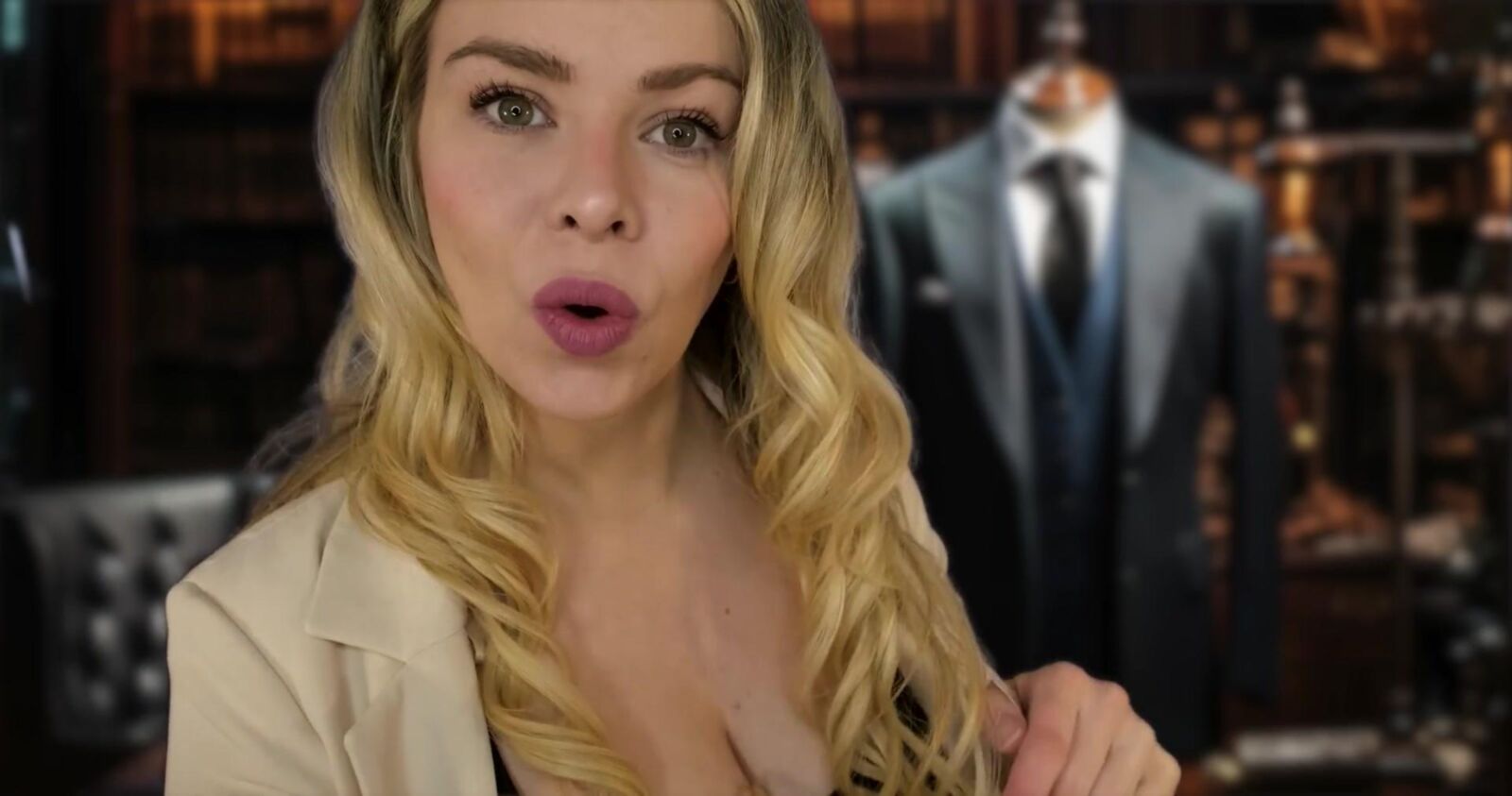 Scottish Murmurs ASMR Private Suit ajusté Lauren Woods