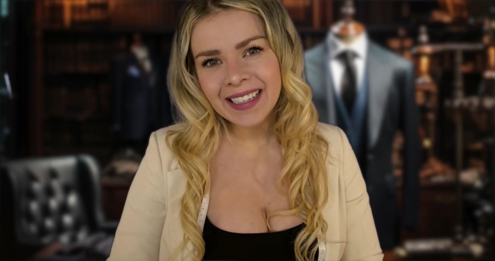 Scottish Murmurs ASMR Private Suit ajusté Lauren Woods