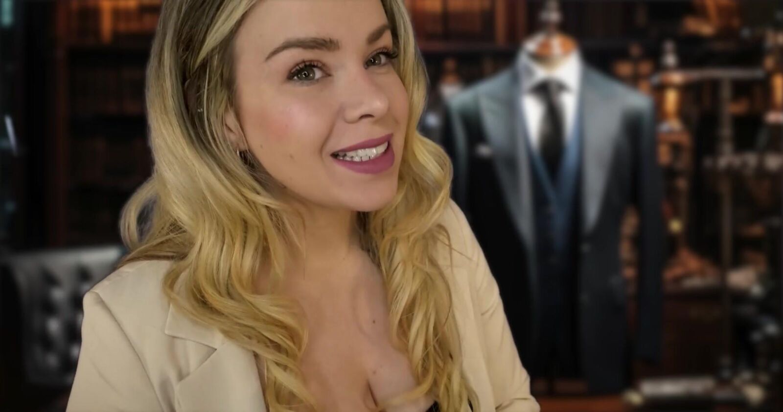 Scottish Murmurs ASMR Private Suit ajusté Lauren Woods