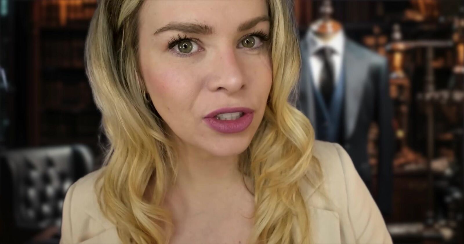 Scottish Murmurs ASMR Private Suit ajusté Lauren Woods