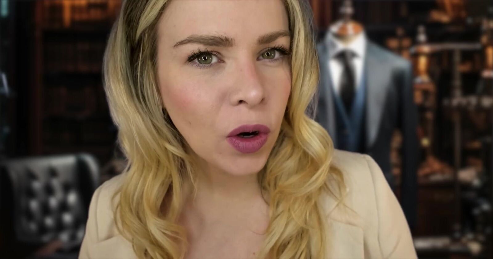 Scottish Murmurs ASMR Private Suit ajusté Lauren Woods