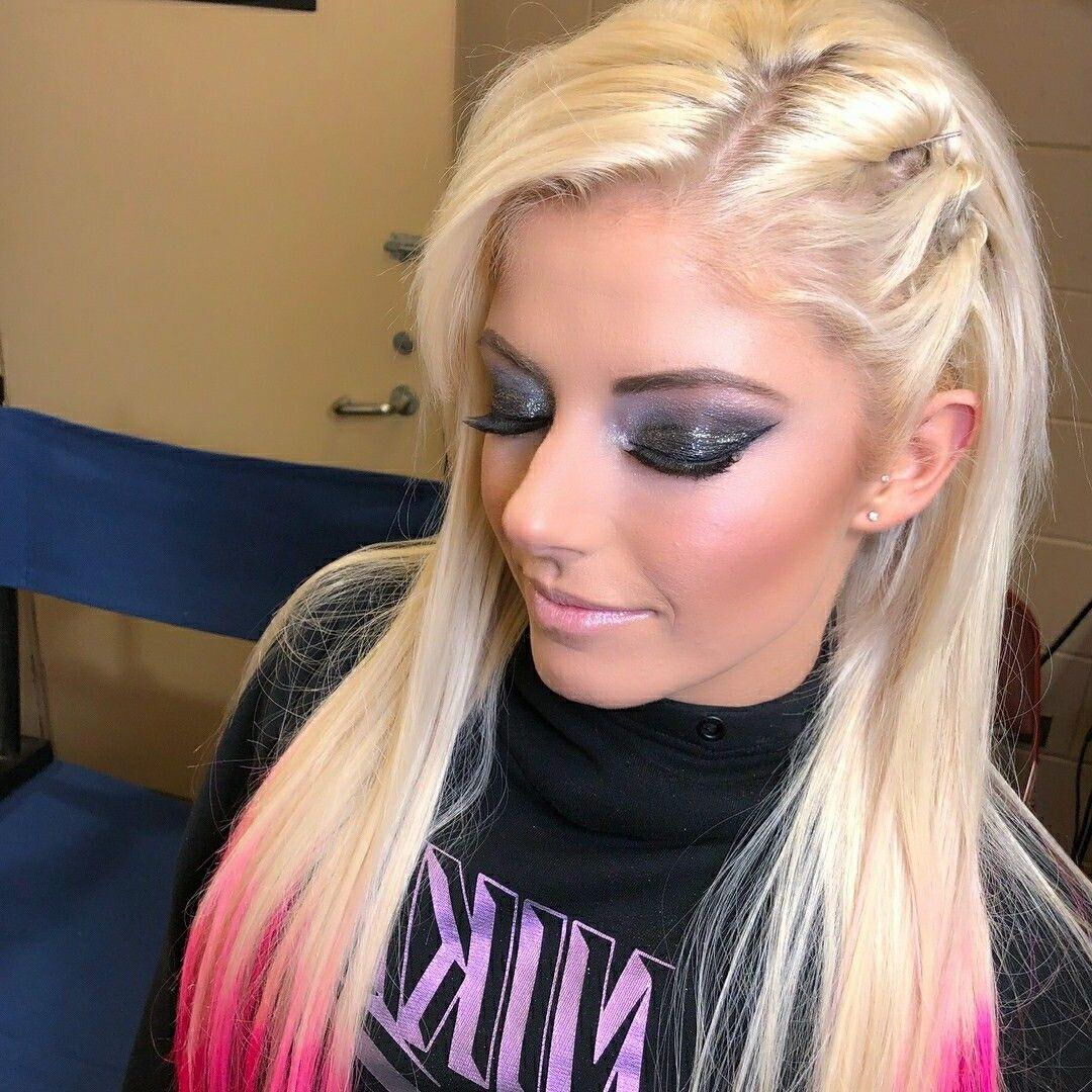 Alexa Bliss（WWE）（）