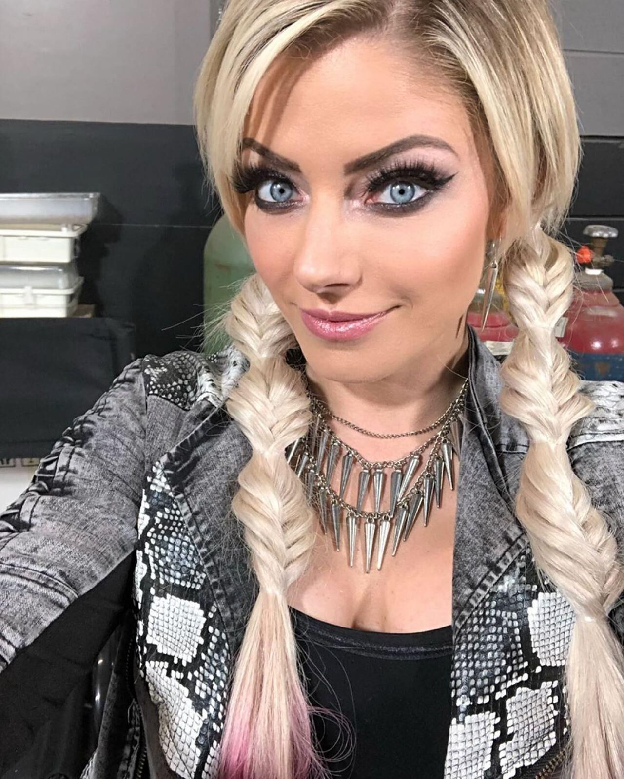 Alexa Bliss（WWE）（）