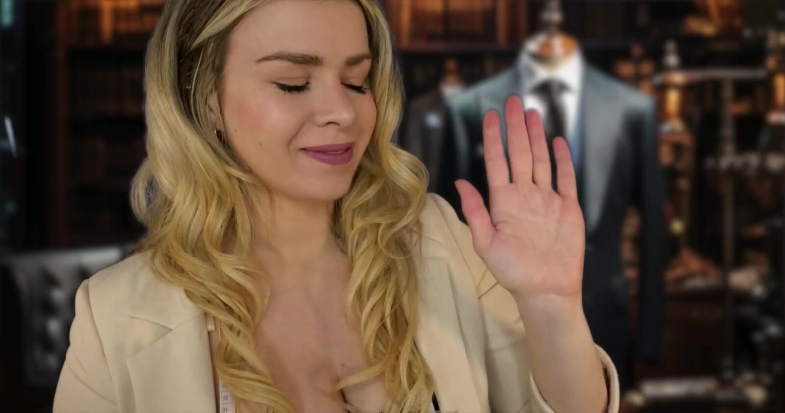 Scottish Murmurs ASMR Private Suit ajusté Lauren Woods