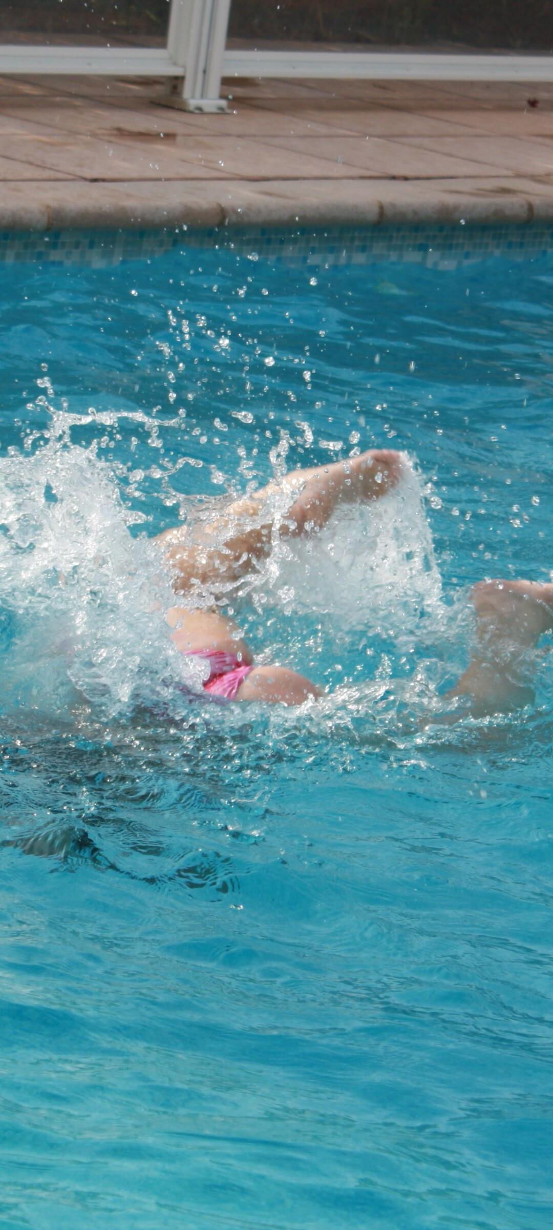 La Salope du sud a la piscine