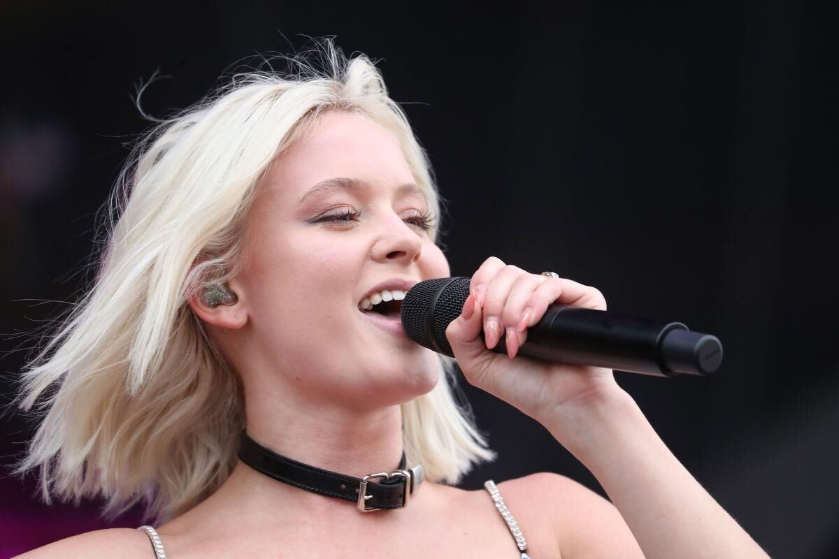 Zara Larsson se produit au Festival de Lollapalooza Paris //