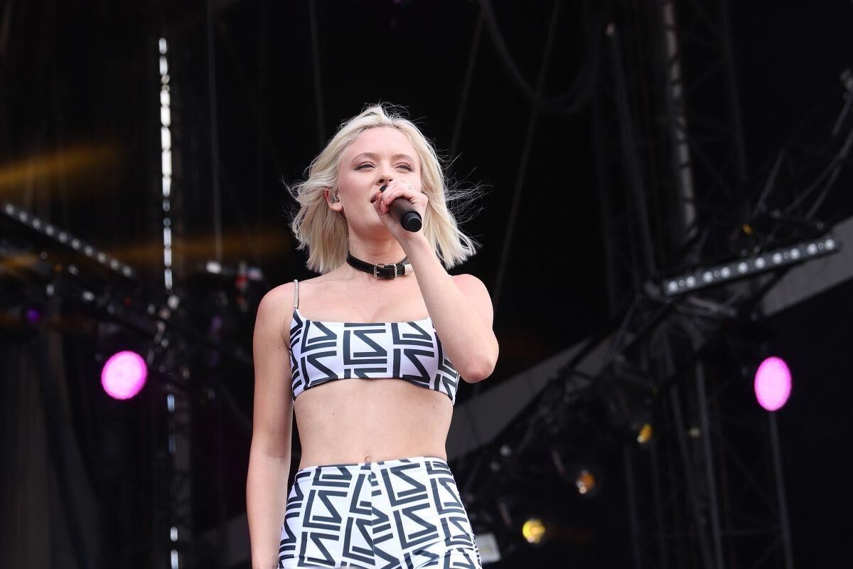 Zara Larsson se produit au Festival de Lollapalooza Paris //