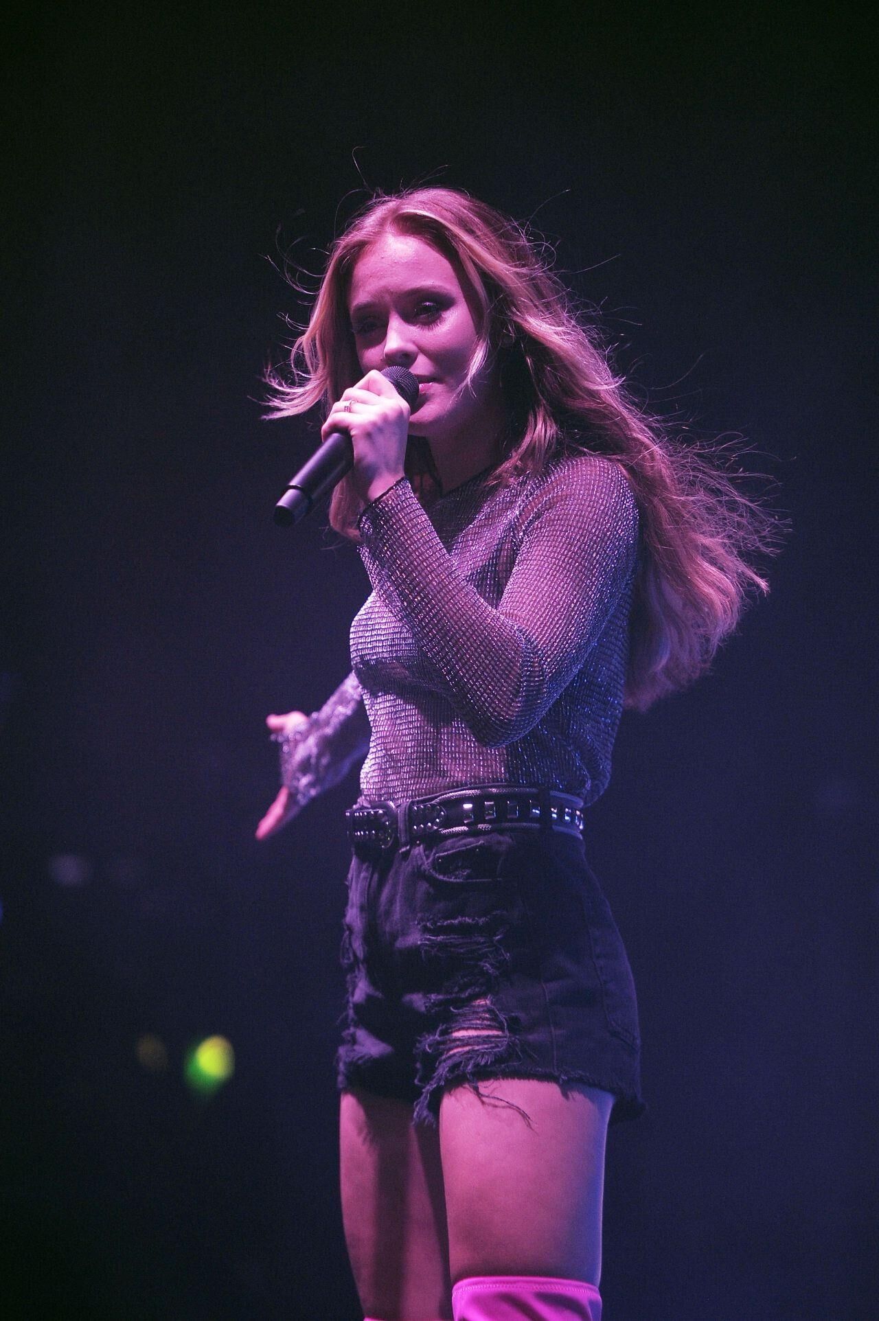 Zara Larsson se produit à Eventim Apollo à Londres //