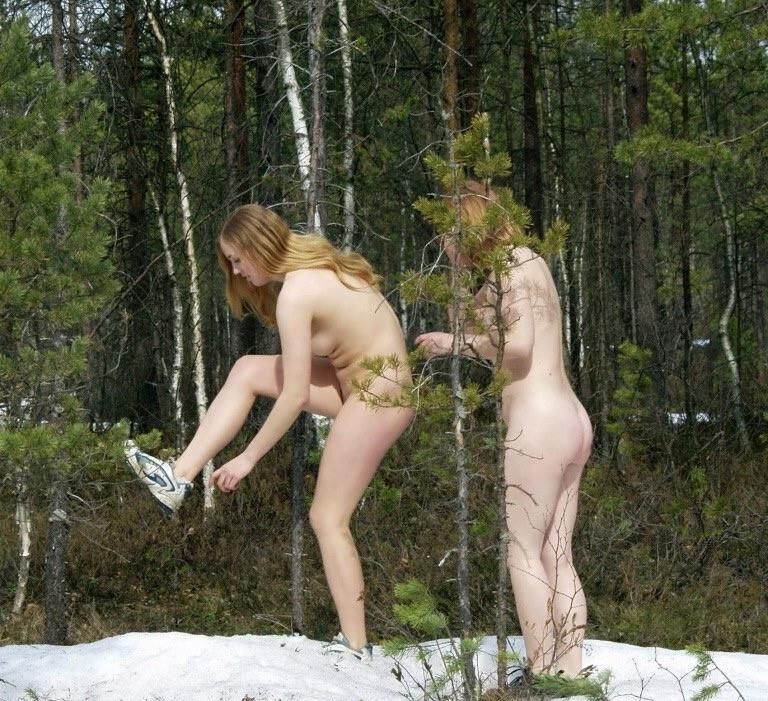 Les nudistes amateurs de nature sont juste nus