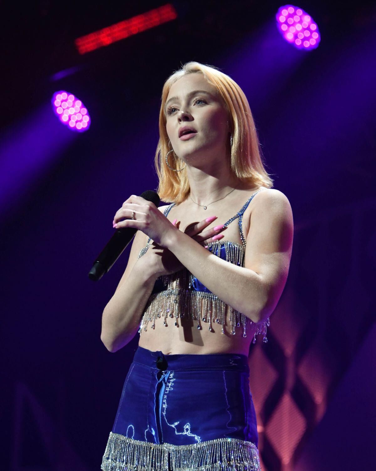 Zara Larsson se produit en direct sur Y Jingle Ball