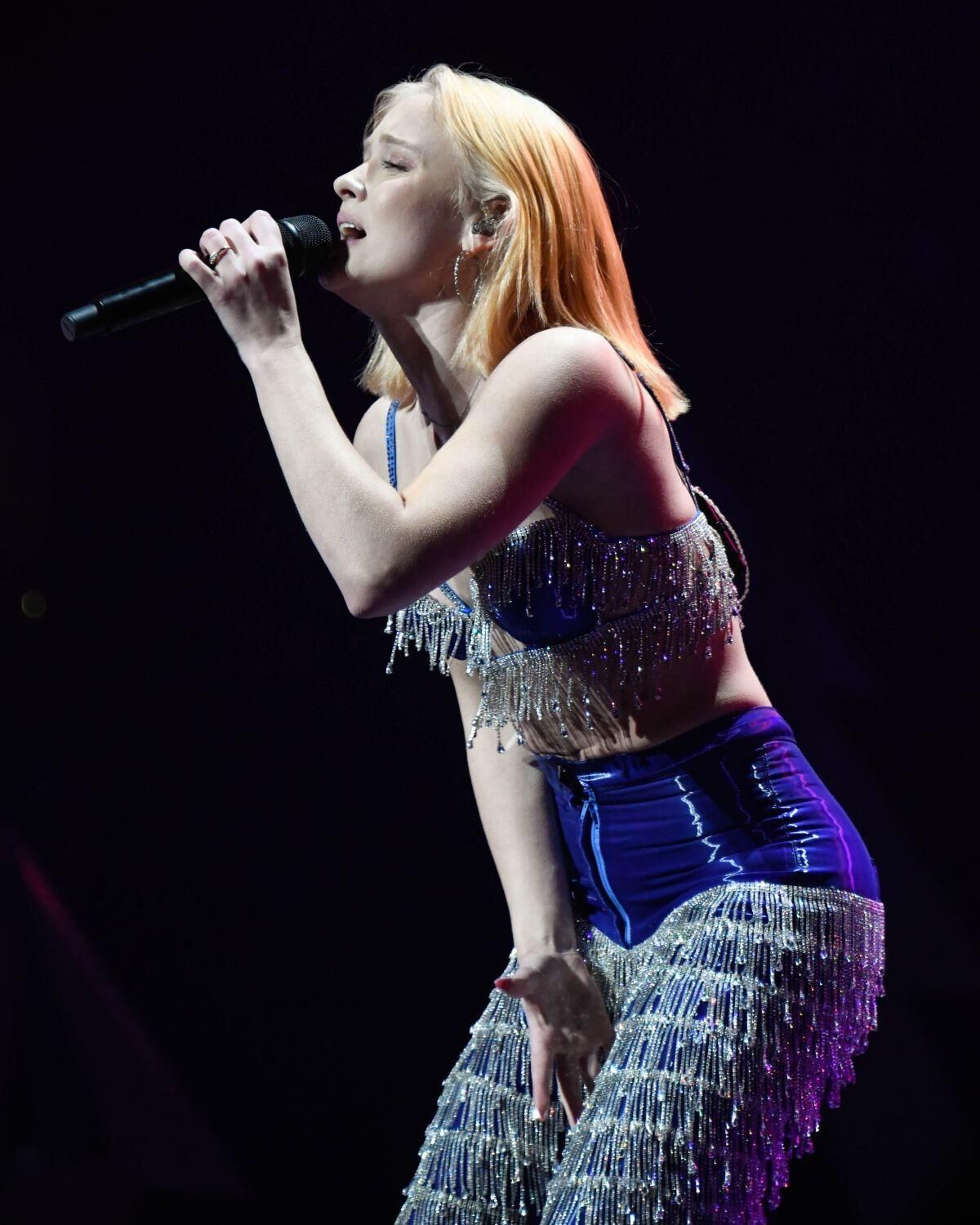 Zara Larsson se produit en direct sur Y Jingle Ball