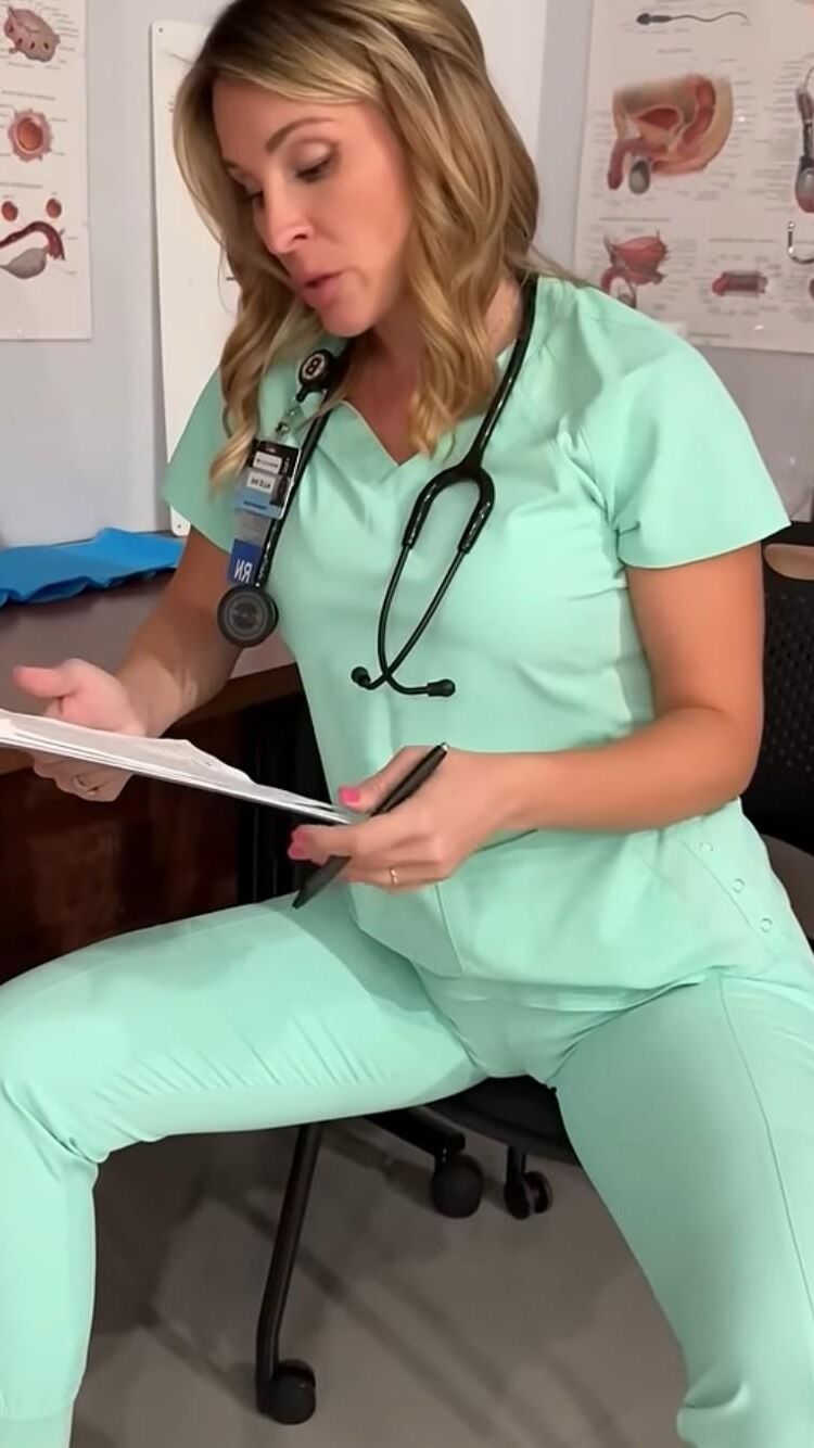 Sexy Krankenschwester mit Cameltoe