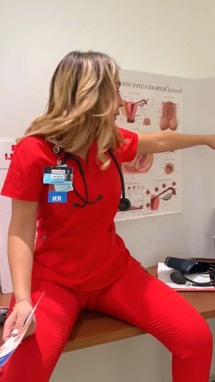 Sexy Krankenschwester mit Cameltoe