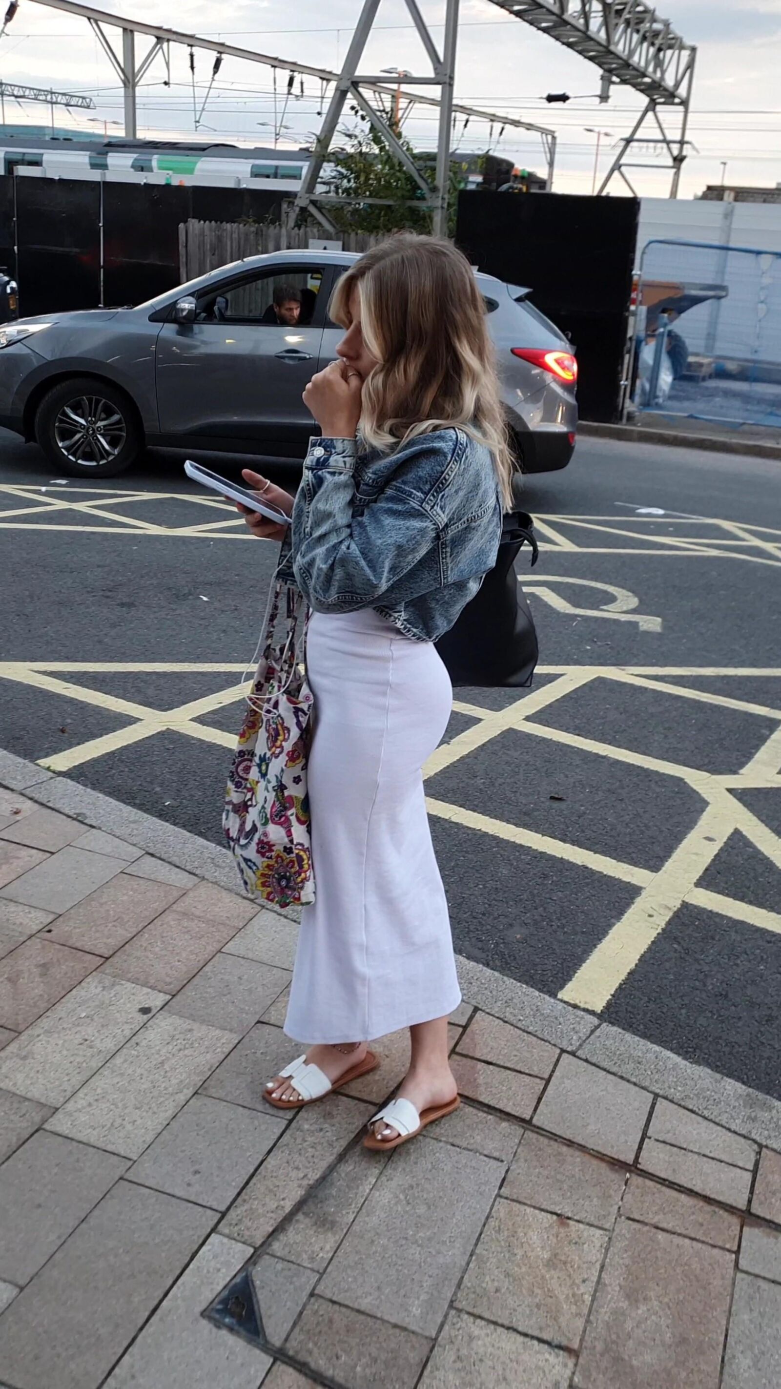 [CANDID] GRUMPY BLONDE WITH VERY PRETTY FEET