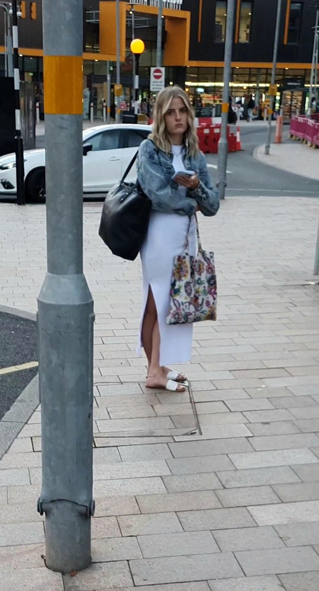 [CANDID] GRUMPY BLONDE WITH VERY PRETTY FEET