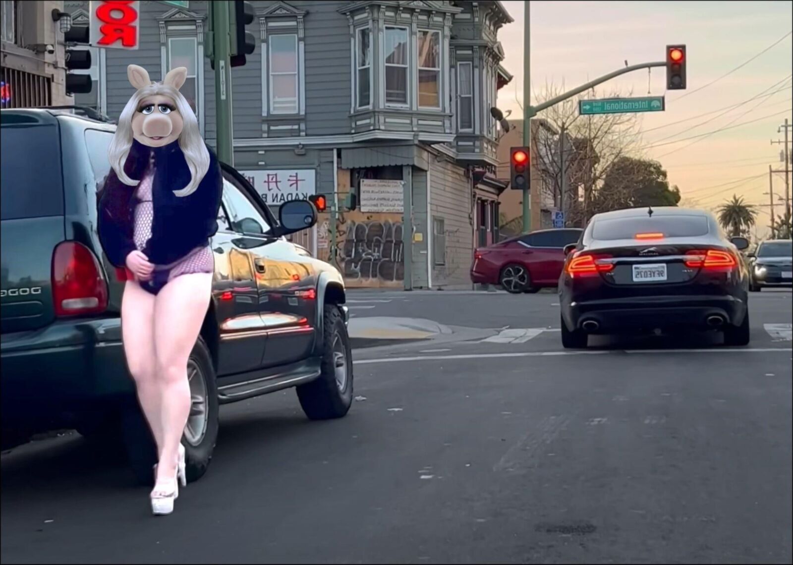 Miss Piggy Street Walkers Edition