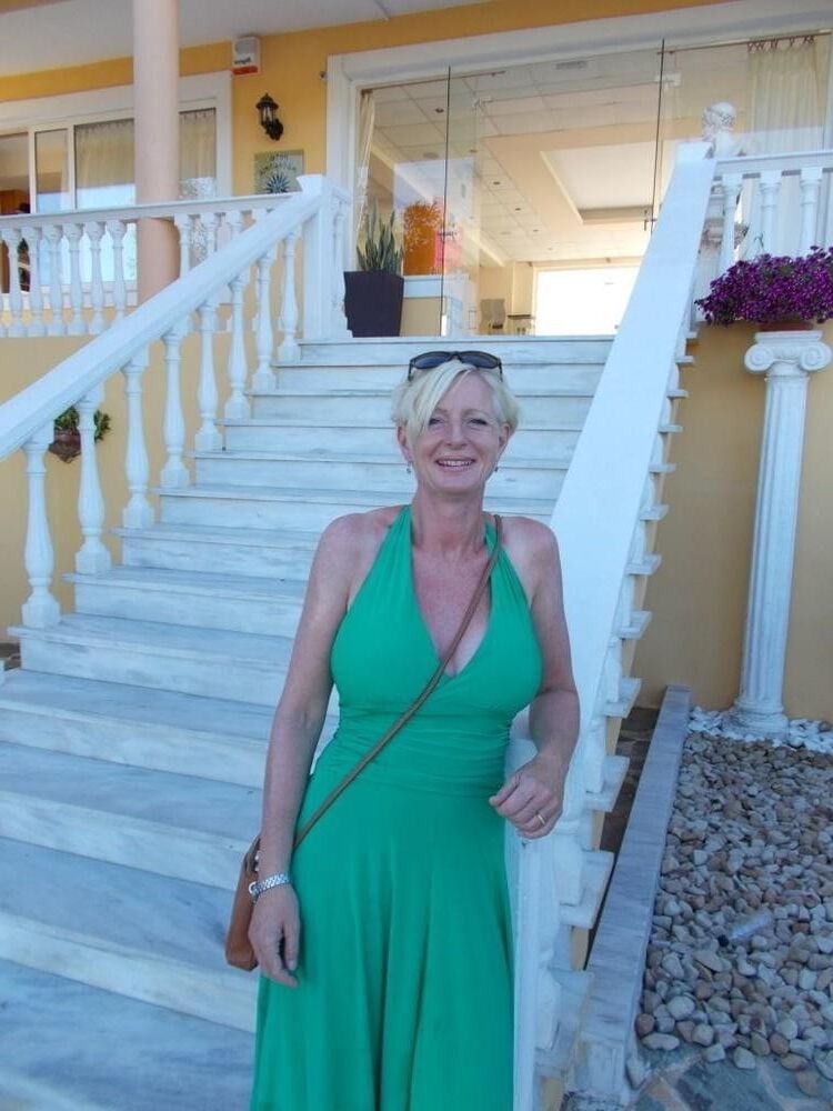 Tess uk blonde mature wife