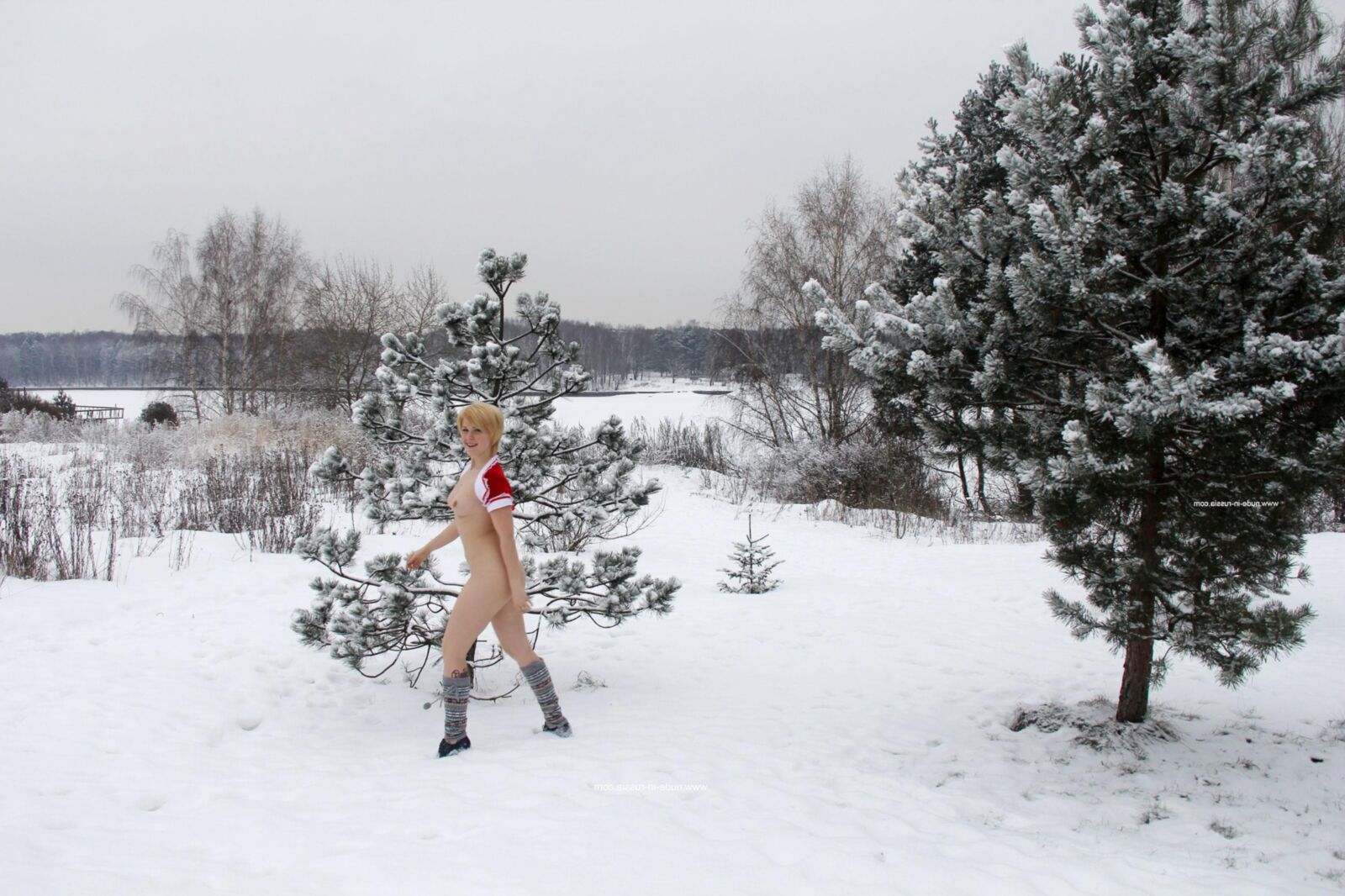 Tochter im Schnee