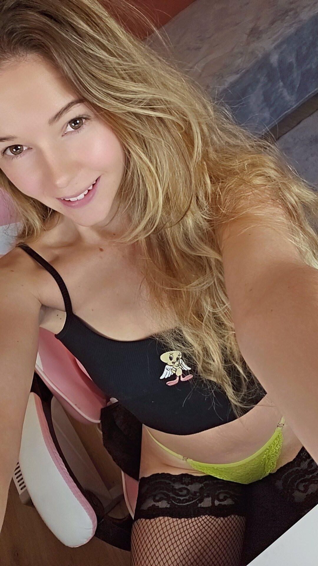 Rubia sexy Lucie