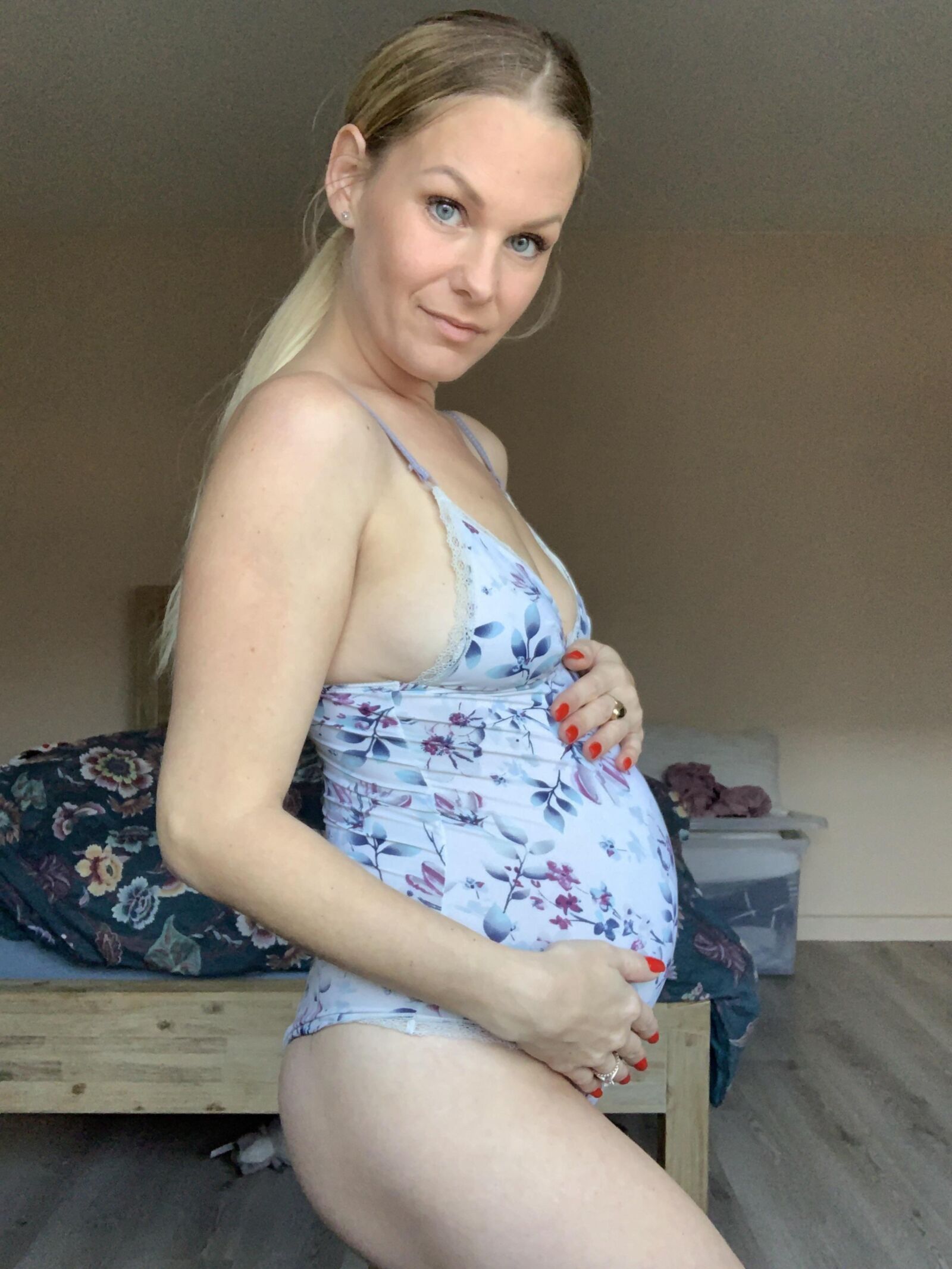 Pregnant Alice