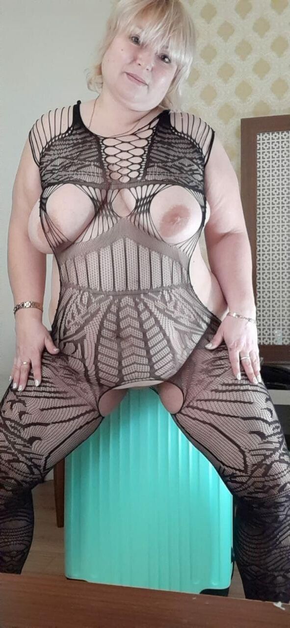 Nice BBW blonde in the net underwear