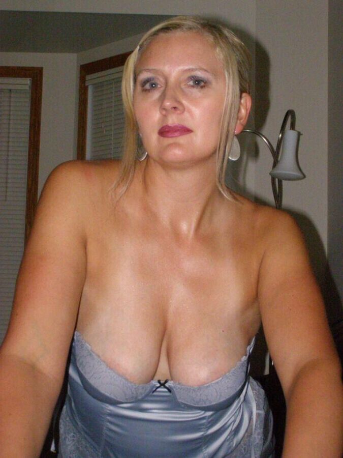 Liza, mature blonde teacher from Ontario in Canada