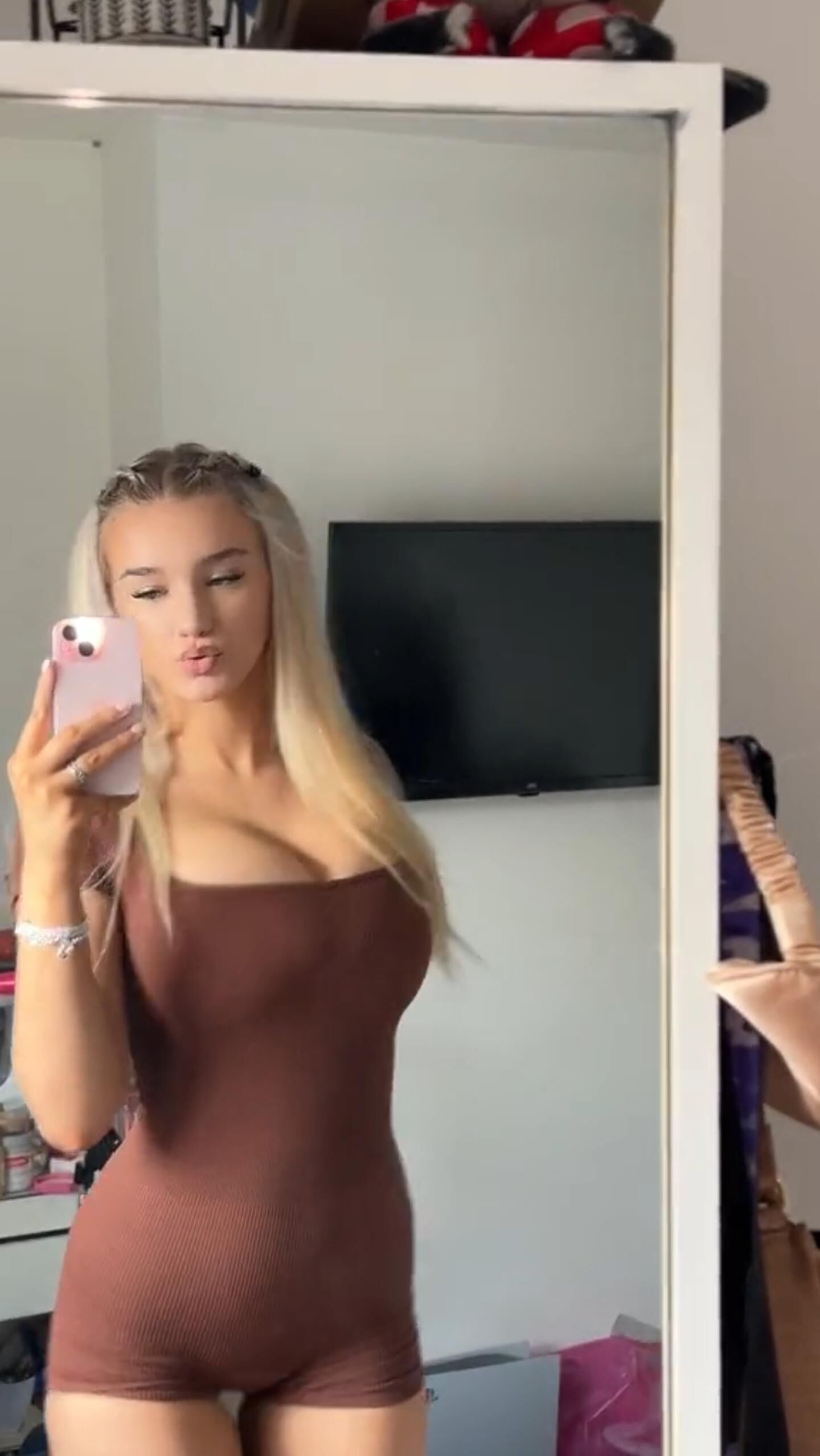 UK Chav Slut Teen Hure mit massiven Titten