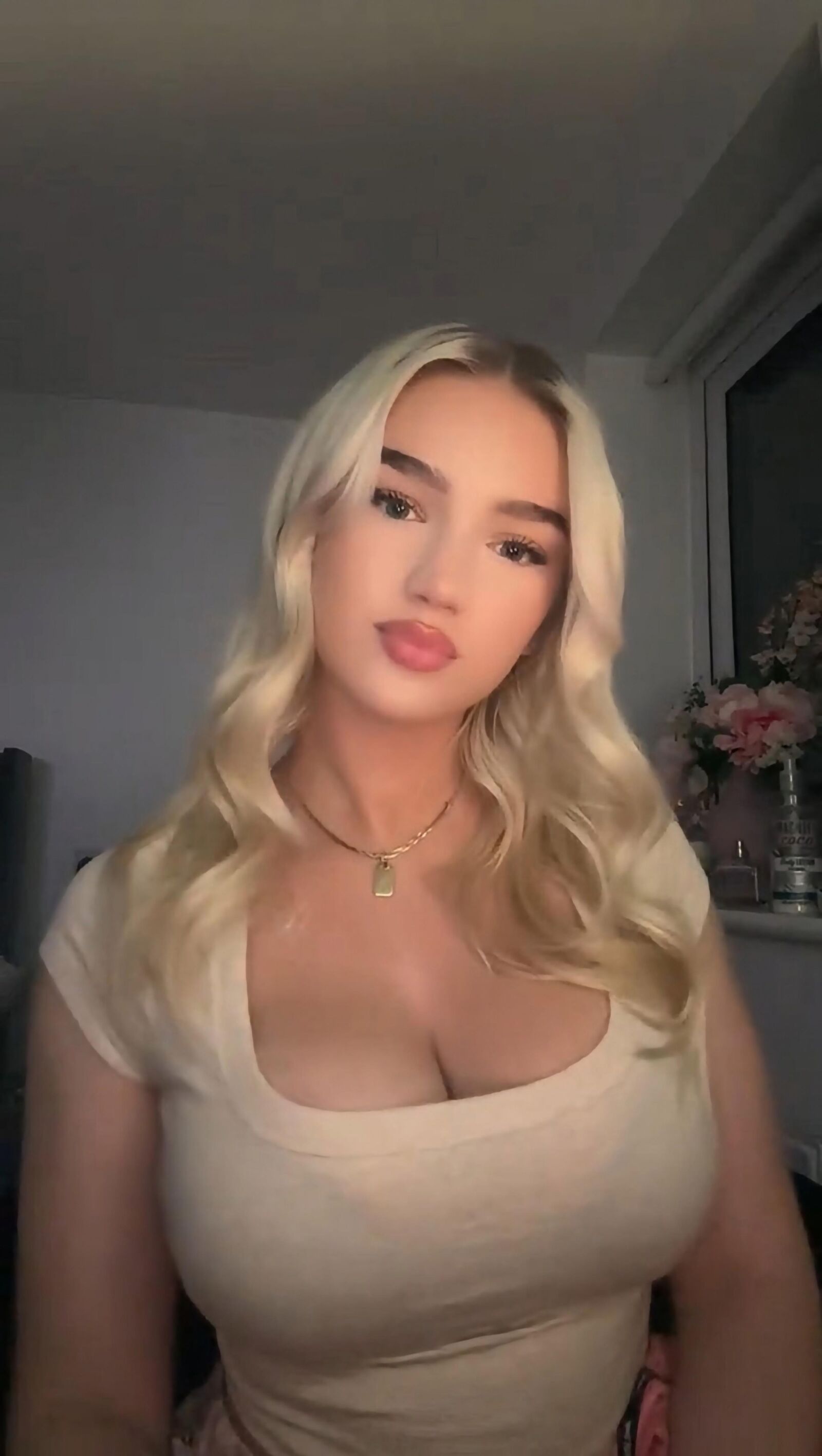 UK Chav Slut Teen Hure mit massiven Titten